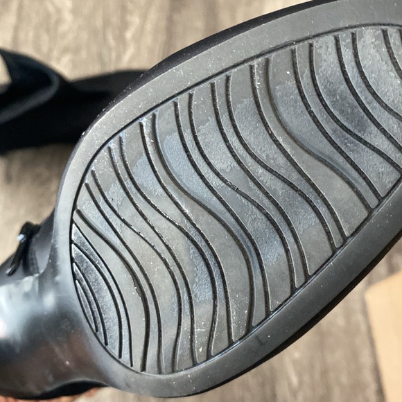 Black heeled ankle booties - Picture 14 of 17